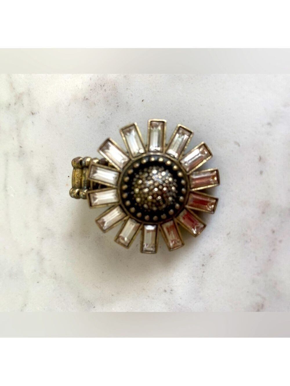 Avon Stretchy Daisy Ring